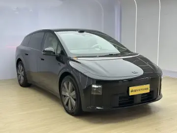 2025 Li Auto (Lixiang) i6 с пробегом 14 000 км