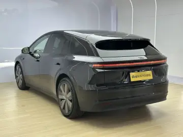 2025 Li Auto (Lixiang) i6 с пробегом 14 000 км