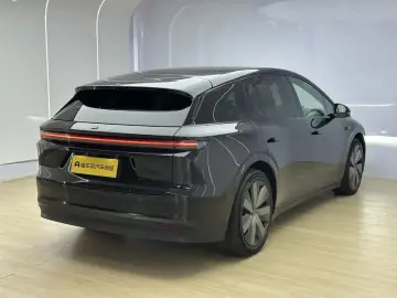 2025 Li Auto (Lixiang) i6 с пробегом 14 000 км
