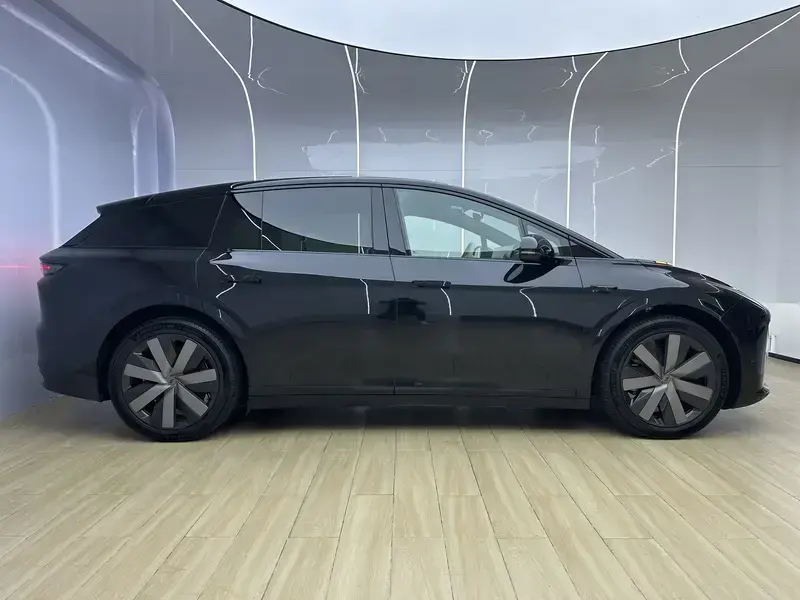 2025 Li Auto (Lixiang) i6 с пробегом 14 000 км