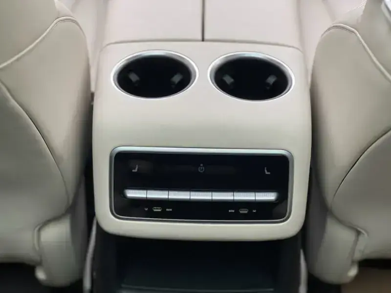 2024 Li Auto (Lixiang) L8 с пробегом 76 000 км