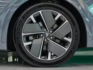 2025 Li Auto (Lixiang) L8 с пробегом 11 000 км