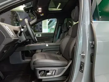 2025 Li Auto (Lixiang) L8 с пробегом 11 000 км