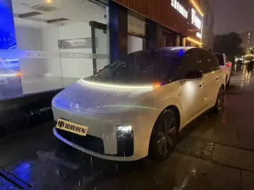 2025 Li Auto (Lixiang) i8 с пробегом 19 300 км