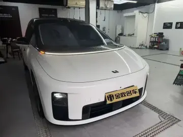 2025 Li Auto (Lixiang) i8 с пробегом 19 300 км