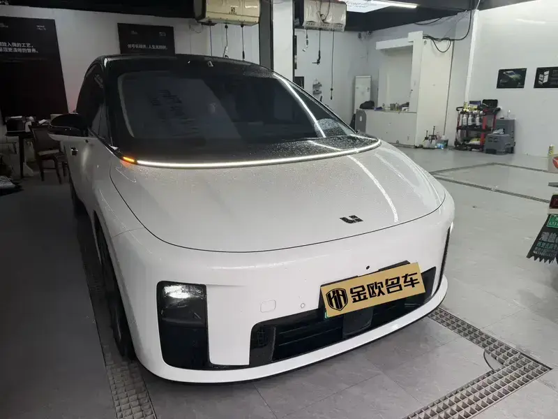 2025 Li Auto (Lixiang) i8 с пробегом 19 300 км