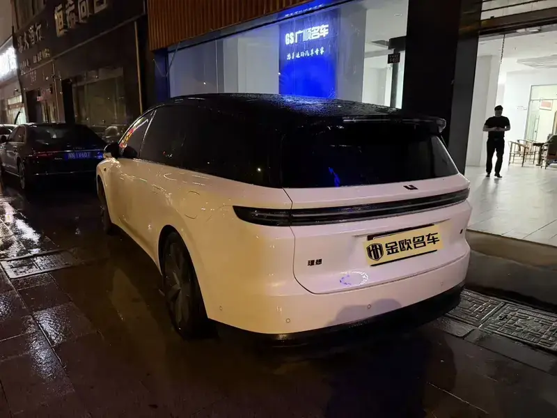 2025 Li Auto (Lixiang) i8 с пробегом 19 300 км
