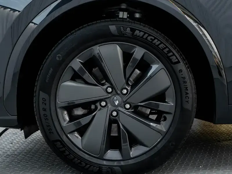 2025 Li Auto (Lixiang) L7 с пробегом 39 900 км