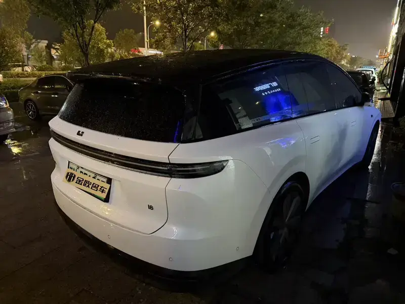 2025 Li Auto (Lixiang) i8 с пробегом 19 300 км
