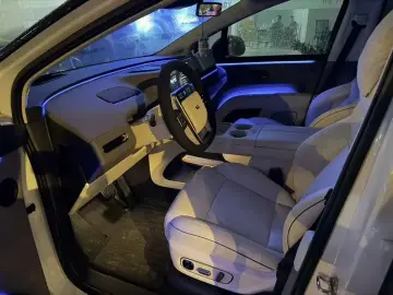 2025 Li Auto (Lixiang) i8 с пробегом 19 300 км