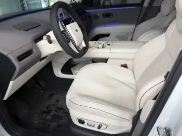 2025 Li Auto (Lixiang) i8 с пробегом 19 300 км