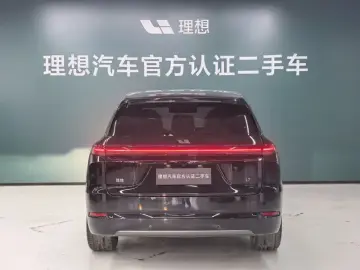 2025 Li Auto (Lixiang) L7 с пробегом 15 700 км