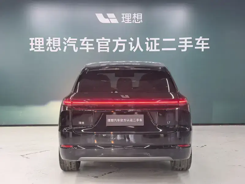2025 Li Auto (Lixiang) L7 с пробегом 15 700 км