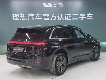 2025 Li Auto (Lixiang) L7 с пробегом 15 700 км