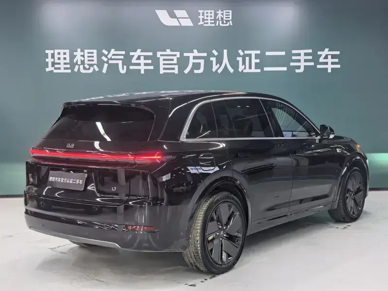 2025 Li Auto (Lixiang) L7 с пробегом 15 700 км