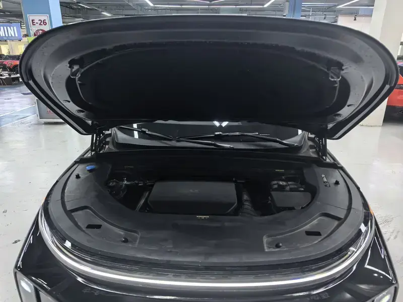 2025 Li Auto (Lixiang) L7 с пробегом 15 700 км