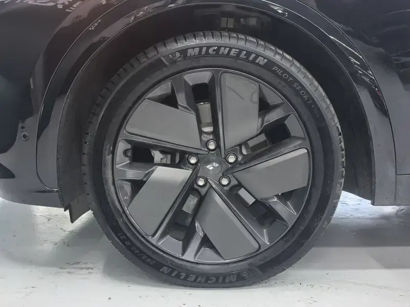 2025 Li Auto (Lixiang) L7 с пробегом 15 700 км
