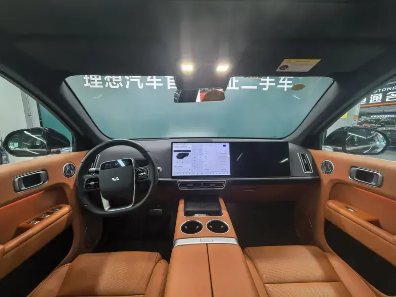 2025 Li Auto (Lixiang) L7 с пробегом 15 700 км