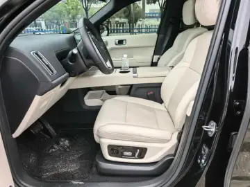 2024 Li Auto (Lixiang) L9 с пробегом 36 300 км