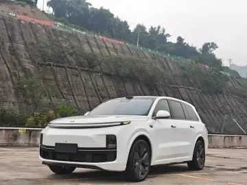 2025 Li Auto (Lixiang) L9 с пробегом 9 000 км