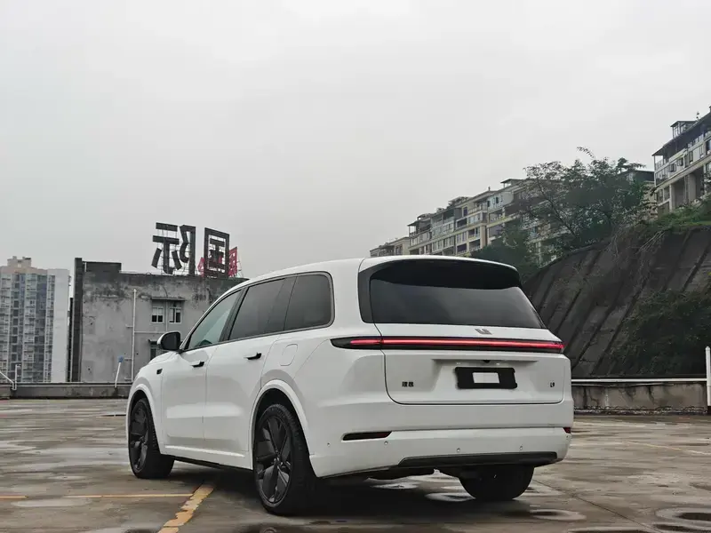 2025 Li Auto (Lixiang) L9 с пробегом 9 000 км