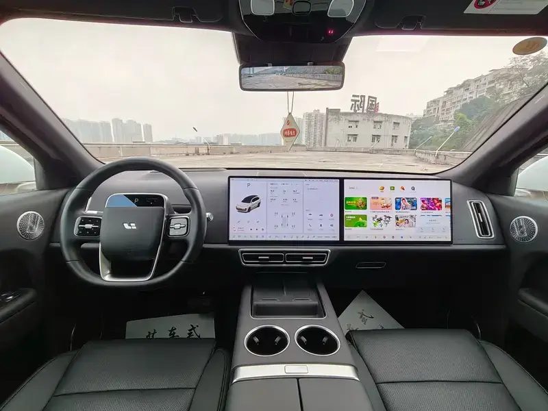 2025 Li Auto (Lixiang) L9 с пробегом 9 000 км