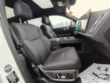 2025 Li Auto (Lixiang) L9 с пробегом 9 000 км
