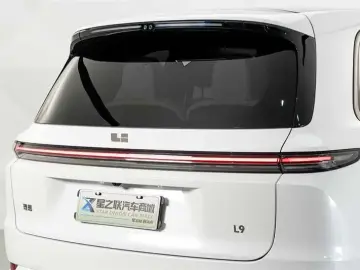 2025 Li Auto (Lixiang) L9 с пробегом 5 000 км