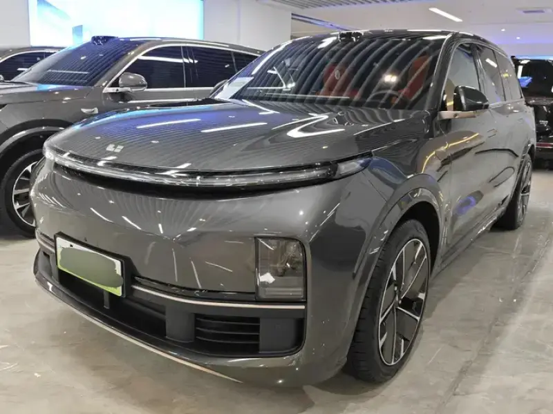 2025 Li Auto (Lixiang) L9 с пробегом 7 000 км