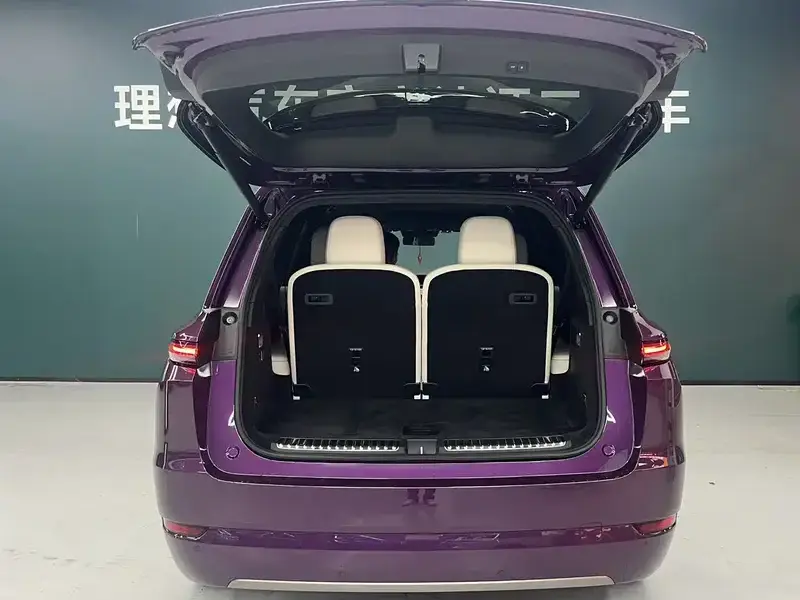 2025 Li Auto (Lixiang) L9 с пробегом 12 000 км