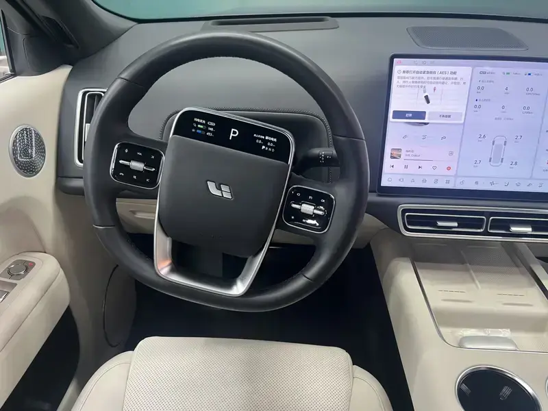 2025 Li Auto (Lixiang) L9 с пробегом 12 000 км