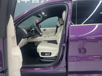 2025 Li Auto (Lixiang) L9 с пробегом 12 000 км