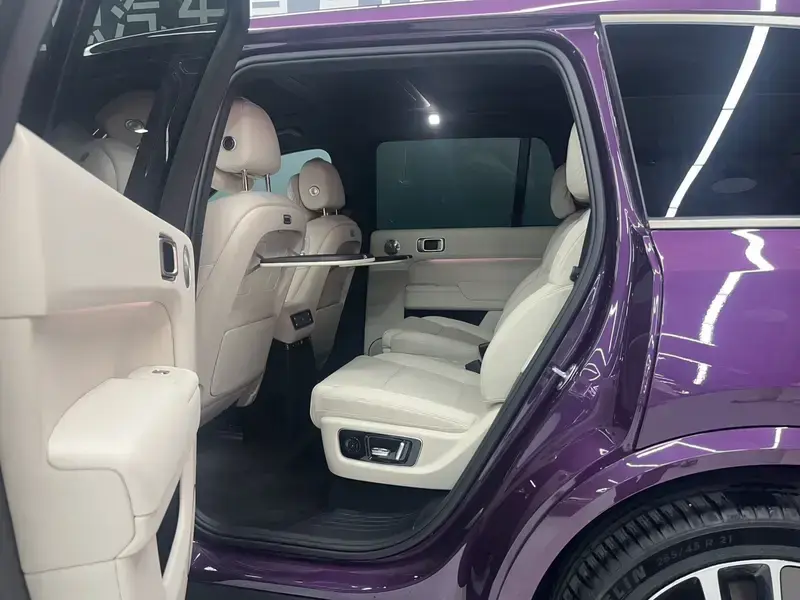 2025 Li Auto (Lixiang) L9 с пробегом 12 000 км