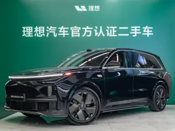 2025 Li Auto (Lixiang) L9 с пробегом 9 000 км