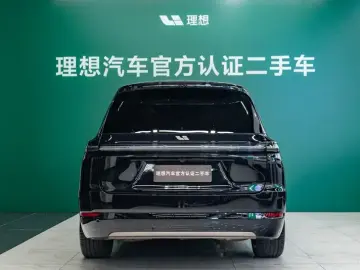2025 Li Auto (Lixiang) L9 с пробегом 9 000 км