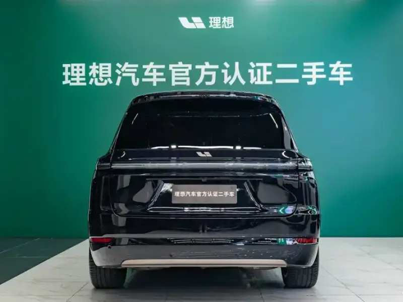 2025 Li Auto (Lixiang) L9 с пробегом 9 000 км