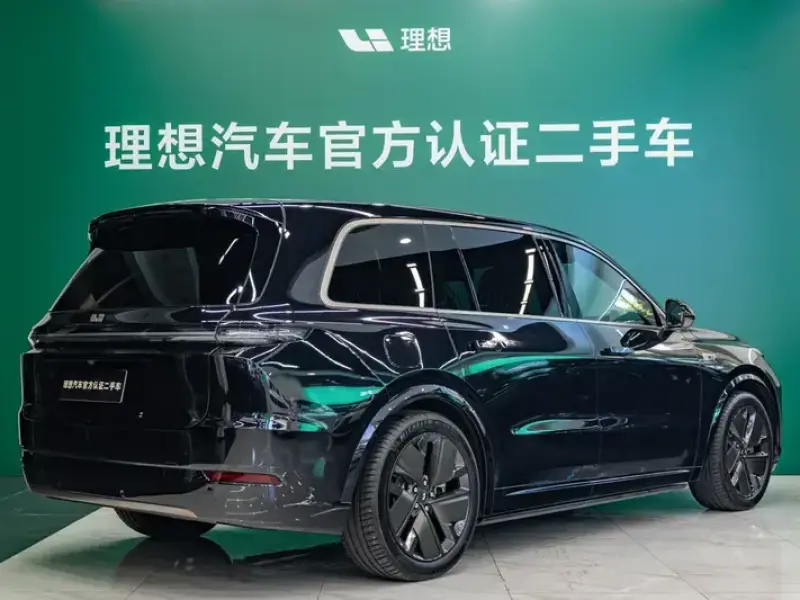 2025 Li Auto (Lixiang) L9 с пробегом 9 000 км