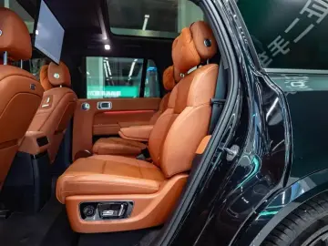 2025 Li Auto (Lixiang) L9 с пробегом 9 000 км