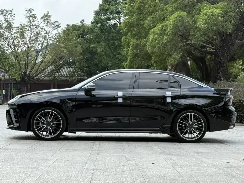 2025 Lynk & Co 03 с пробегом 16 000 км