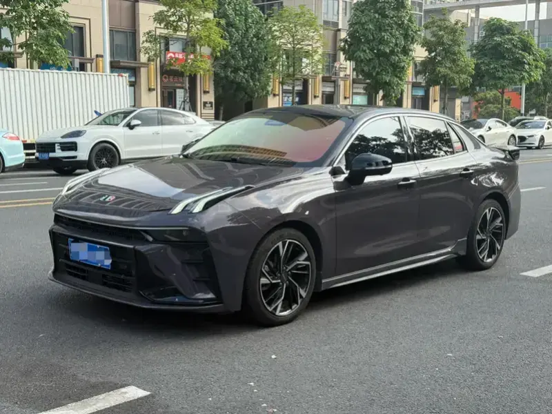 2025 Lynk & Co 03 с пробегом 8 000 км
