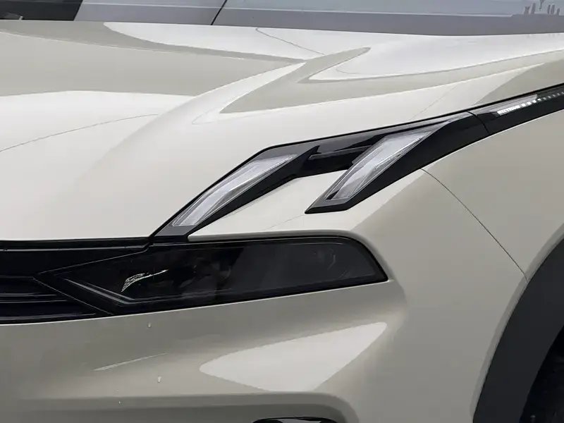 2025 Lynk & Co 06 с пробегом 16 300 км