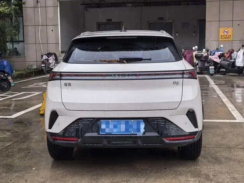 2025 Lynk & Co 06 с пробегом 2 000 км