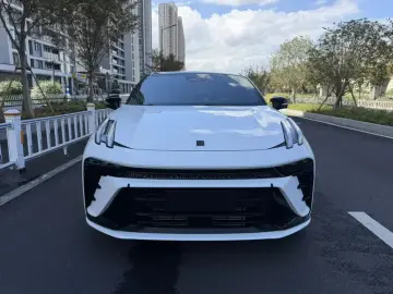 2025 Lynk & Co 03 с пробегом 24 500 км