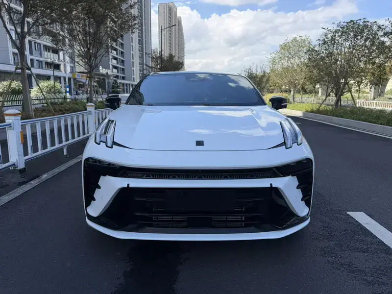 2025 Lynk & Co 03 с пробегом 24 500 км