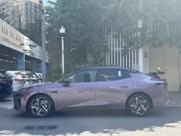 2026 Lynk & Co 07 с пробегом 9 600 км