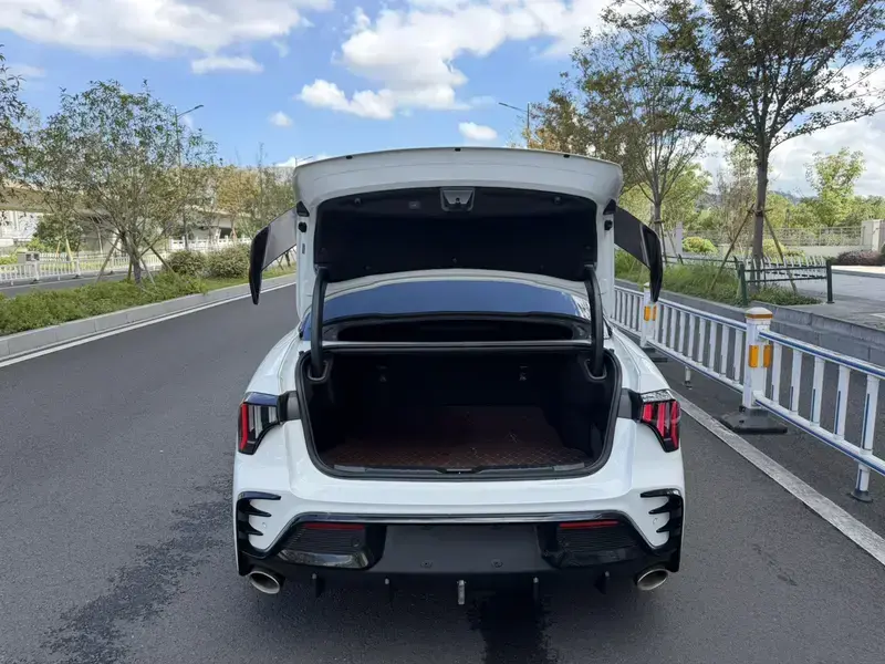 2025 Lynk & Co 03 с пробегом 24 500 км
