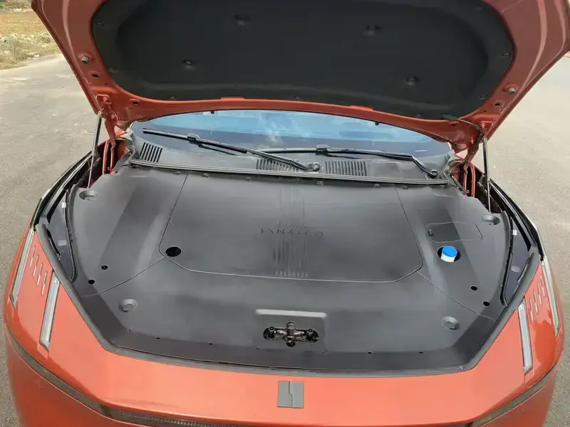 2024 Lynk & Co Z10 с пробегом 17 000 км
