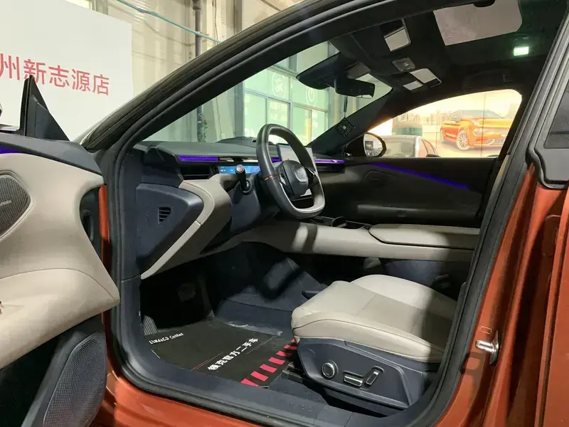 2024 Lynk & Co Z10 с пробегом 17 000 км