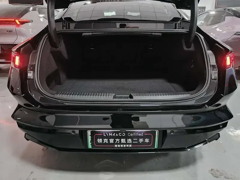 2025 Lynk & Co Z10 с пробегом 31 000 км