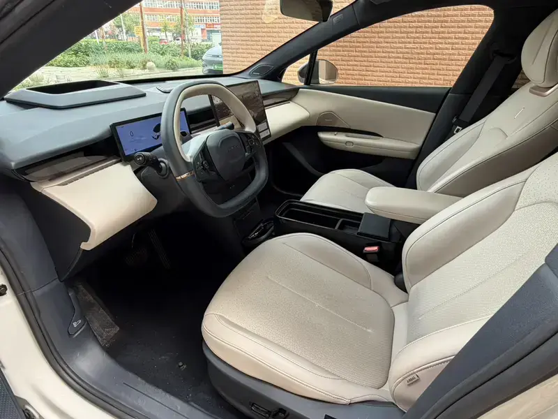 2025 Lynk & Co Z20 с пробегом 31 000 км